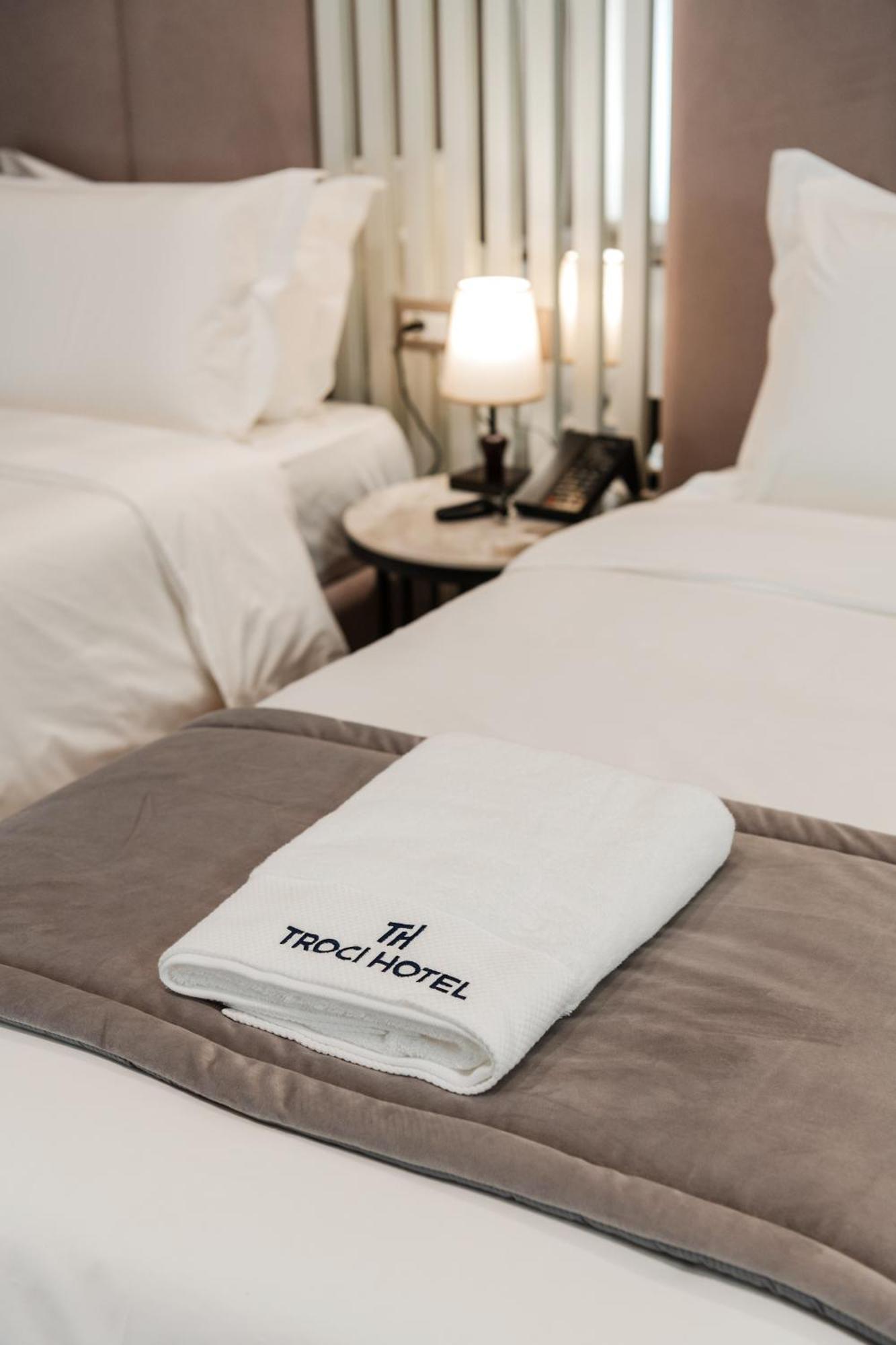 Troci Hotel Kamez Bagian luar foto