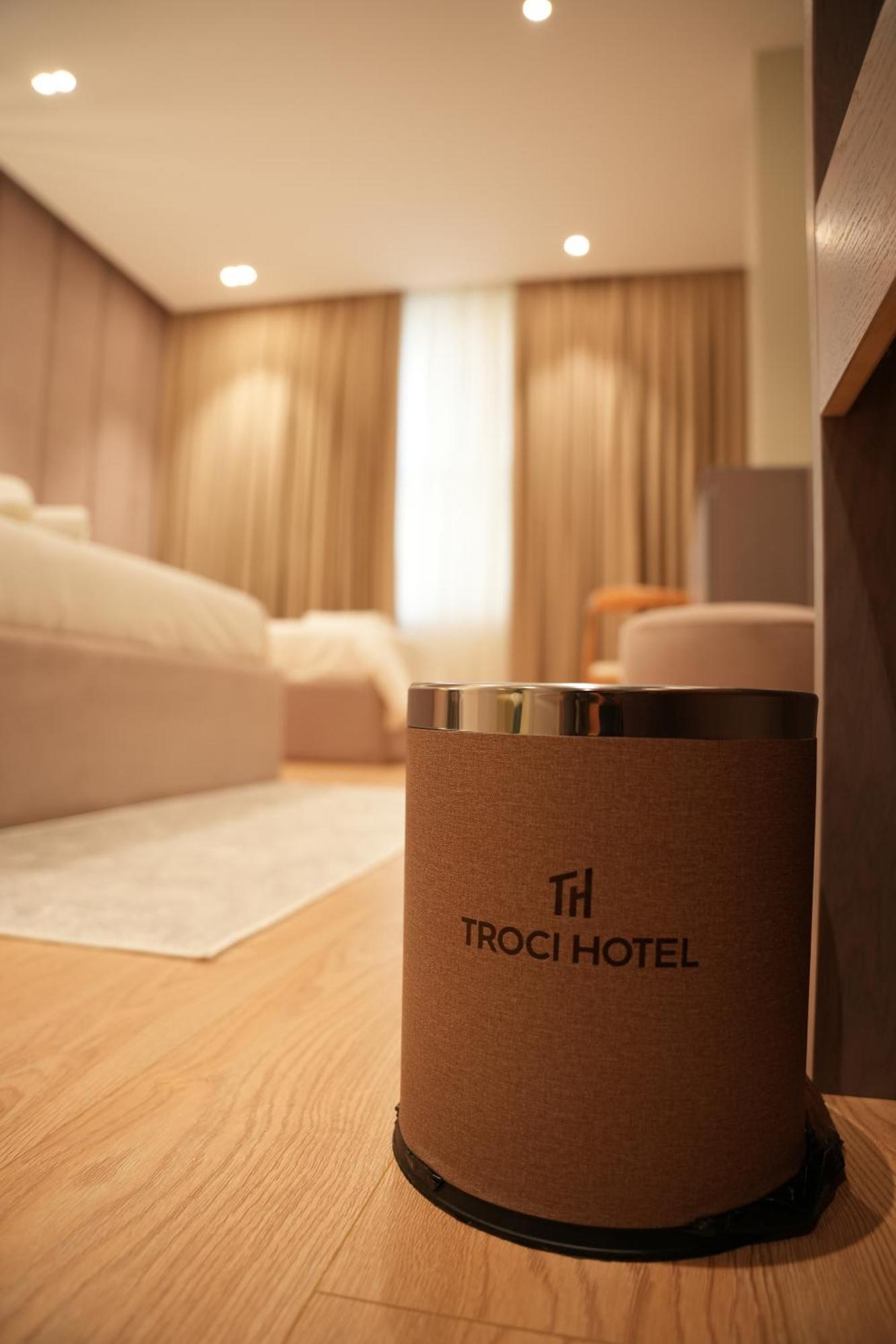 Troci Hotel Kamez Bagian luar foto
