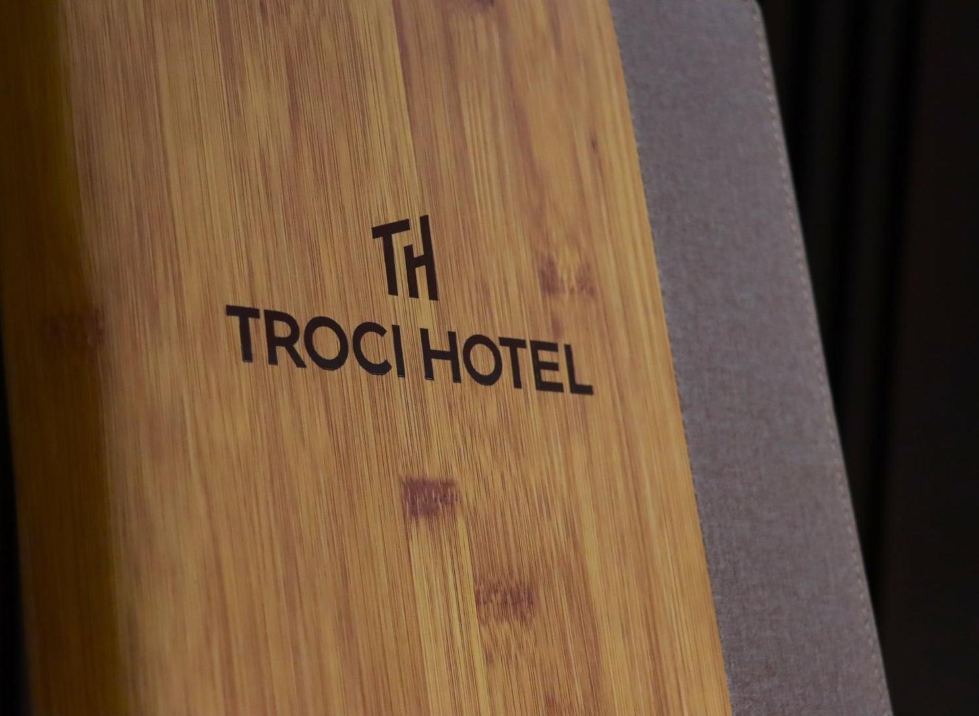 Troci Hotel Kamez Bagian luar foto