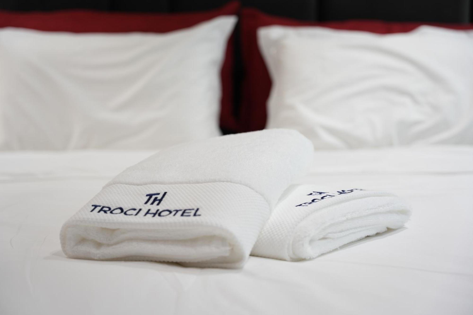 Troci Hotel Kamez Bagian luar foto