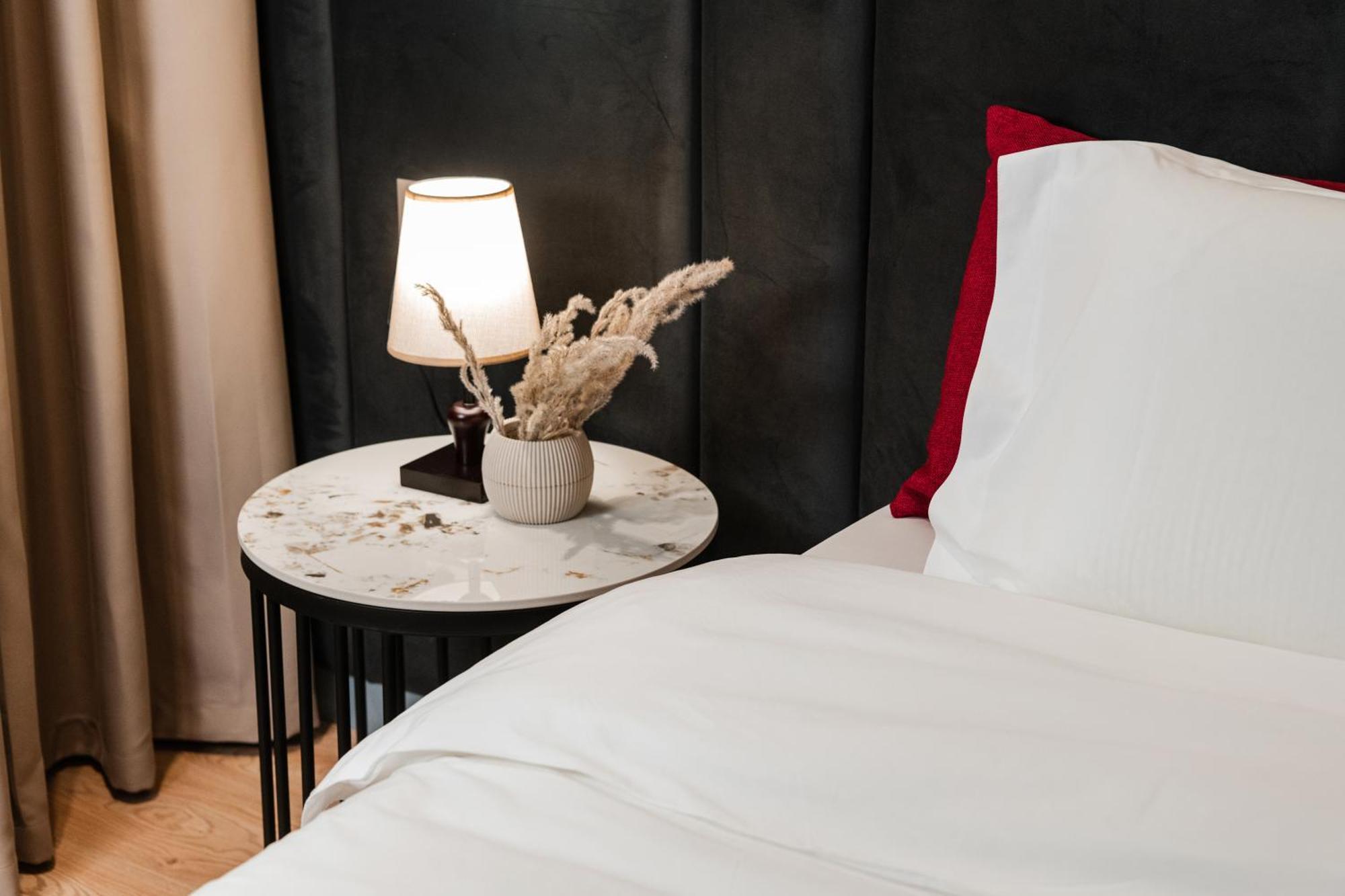 Troci Hotel Kamez Bagian luar foto