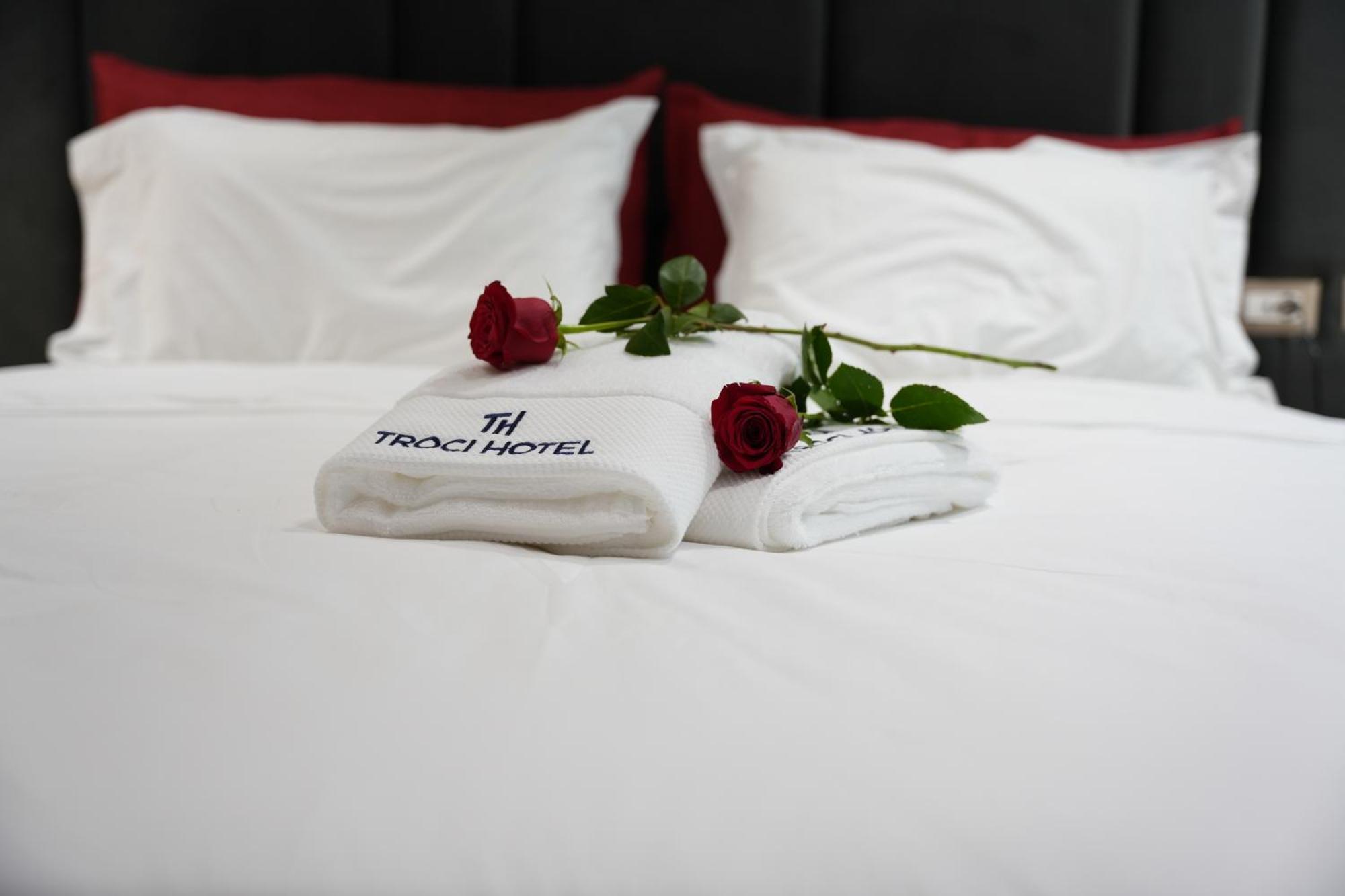 Troci Hotel Kamez Bagian luar foto
