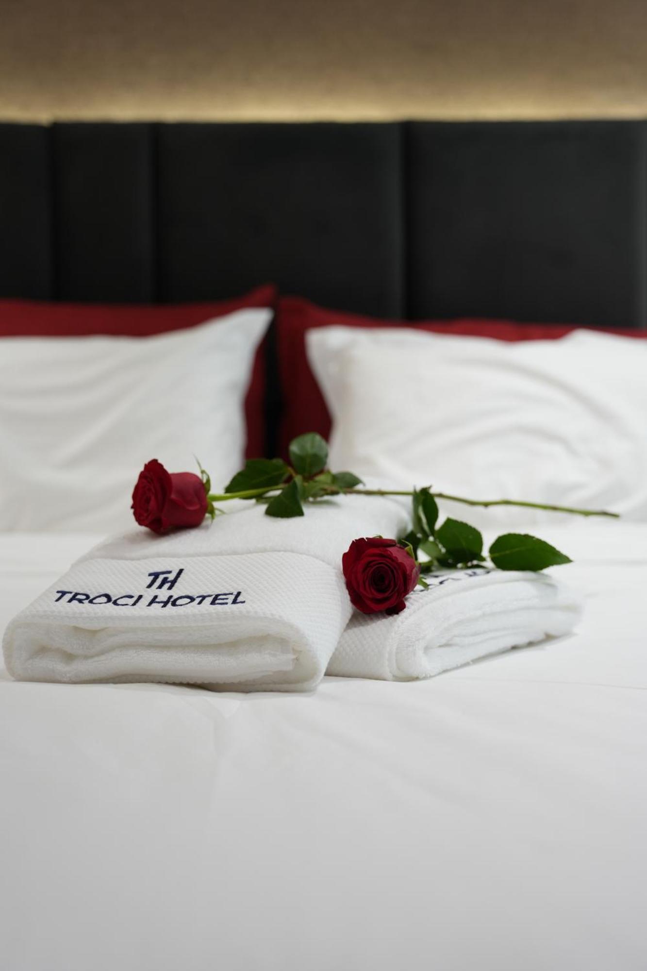 Troci Hotel Kamez Bagian luar foto