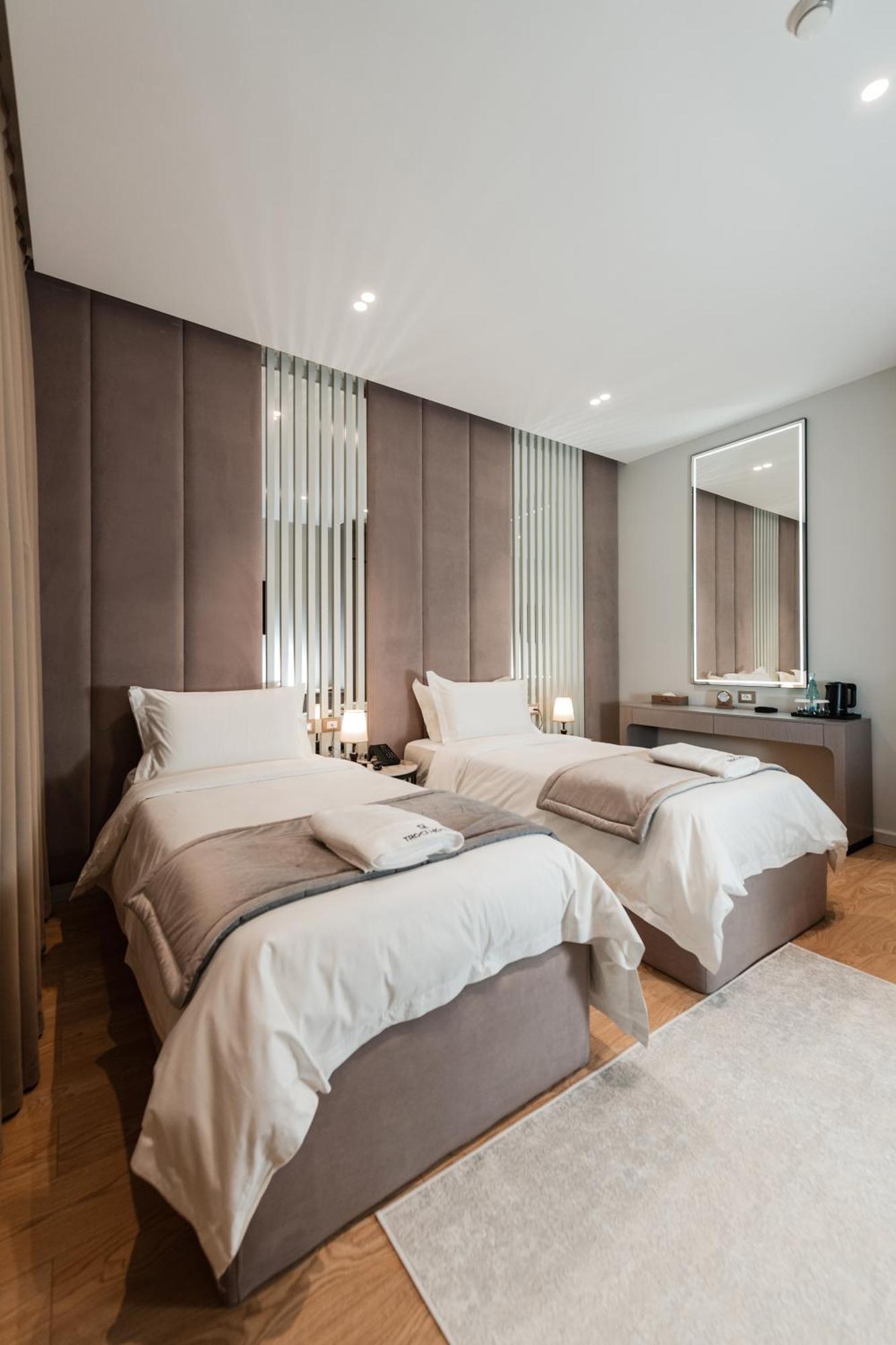 Troci Hotel Kamez Bagian luar foto