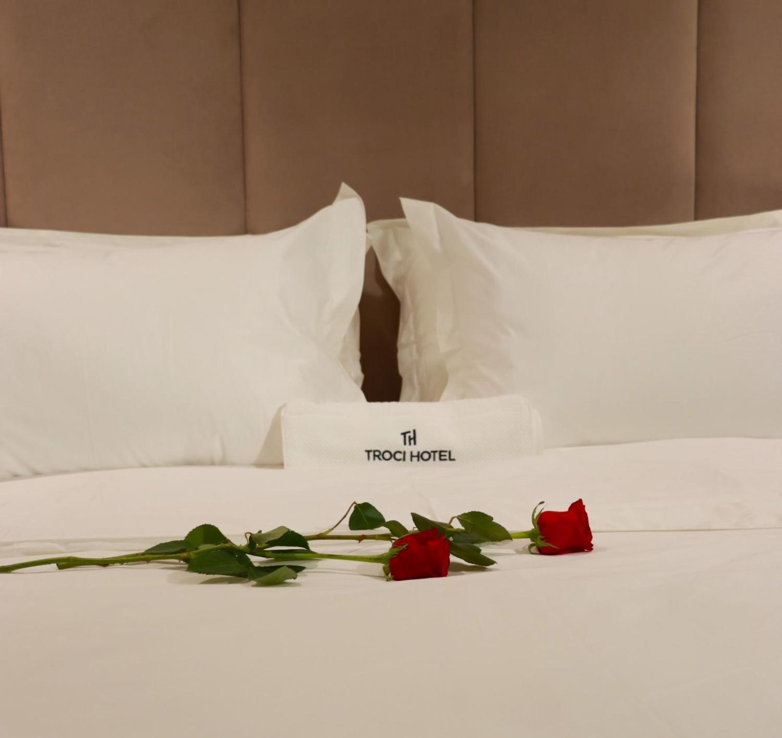 Troci Hotel Kamez Bagian luar foto